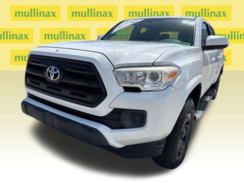 Used 2017 Toyota Tacoma SR image 10