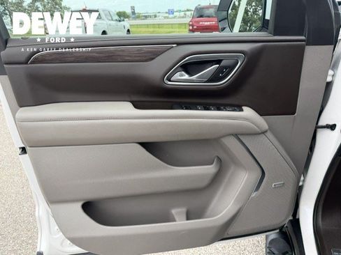 Used 2022 Chevrolet Suburban Z71 w/ Off-Road Capability Package AWD/4WD image 10
