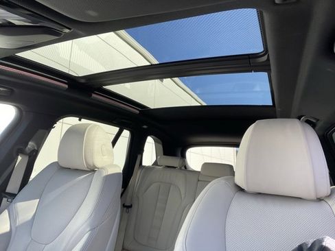 Used 2021 BMW X5 xDrive40i w/ M Sport Package image 23