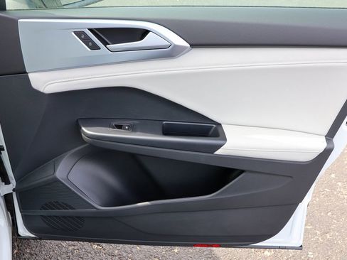 New 2025 Volkswagen Taos SE image 44