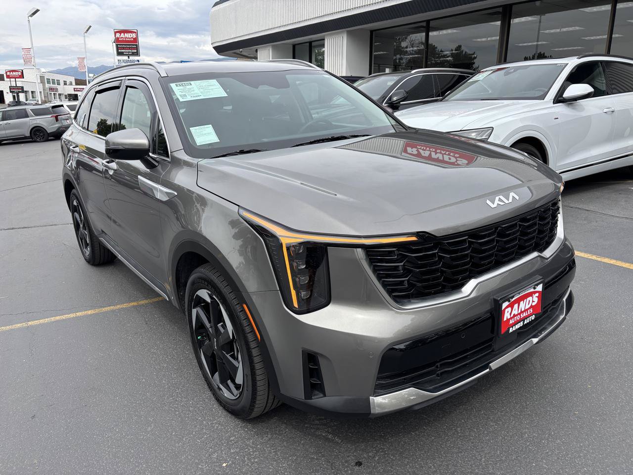 Used 2025 Kia Sorento EX AWD/4WD image 3