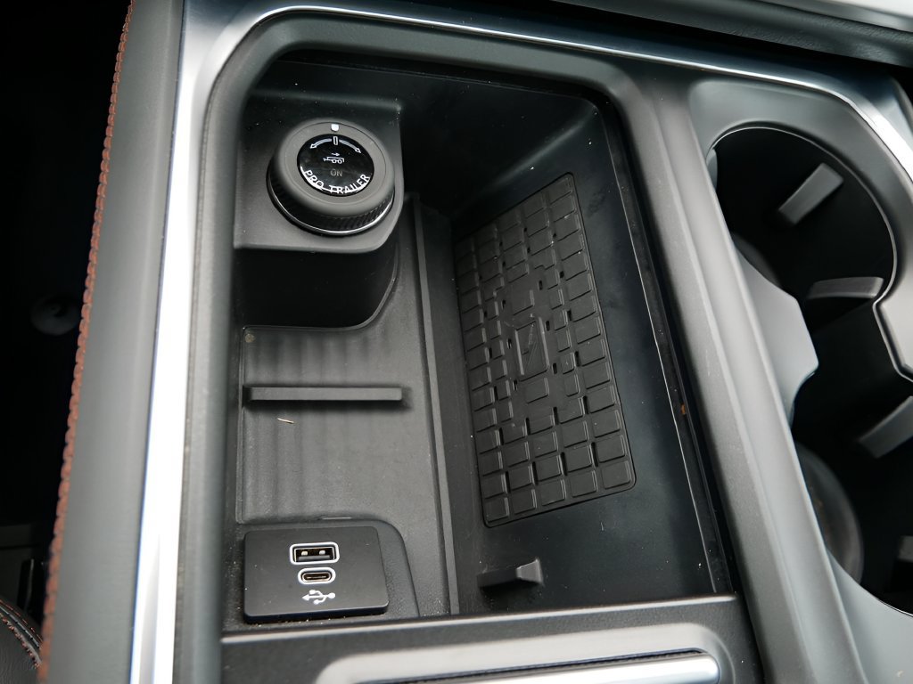 Used 2025 Ford Expedition Active AWD/4WD image 26