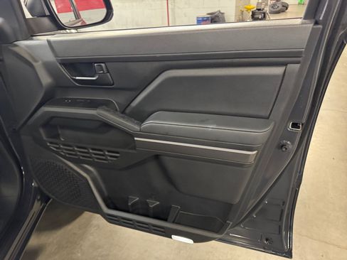 Certified 2025 Toyota Tacoma SR5 AWD/4WD image 16