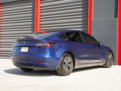 Used 2023 Tesla Model 3 Standard Range image 2