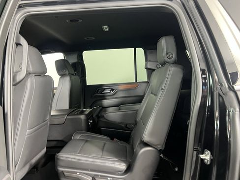 Used 2025 GMC Yukon XL Denali image 27