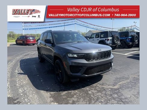 Certified 2024 Jeep Grand Cherokee Altitude AWD/4WD image 1