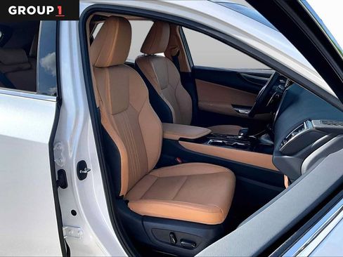 Used 2025 Lexus NX 250 FWD w/ Premium Package image 8