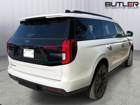 Used 2025 Ford Expedition Platinum w/ Stealth Appearance Package image 8
