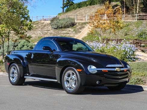 Used 2005 Chevrolet SSR w/ Preferred Equipment Group image 19