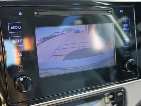 Used 2019 Toyota Corolla LE FWD image 30