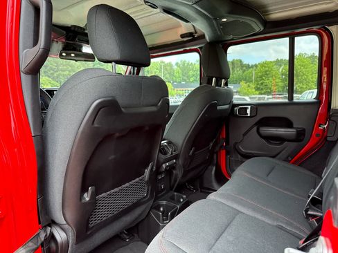 Used 2024 Jeep Wrangler Unlimited Rubicon AWD/4WD image 24