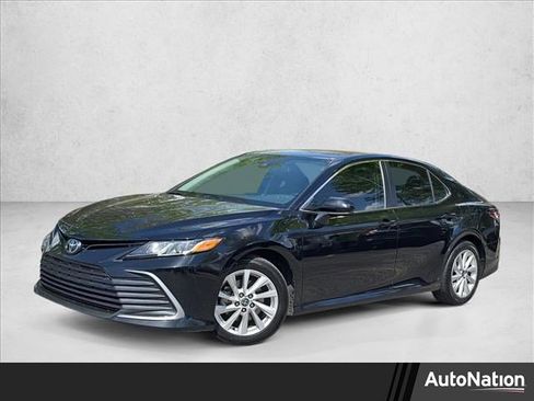 Used 2022 Toyota Camry LE image 1