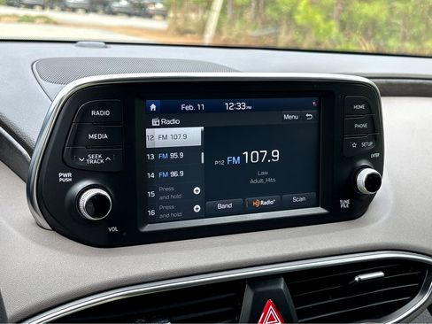 Used 2019 Hyundai Santa Fe SEL image 6