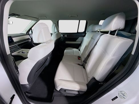 Used 2025 Hyundai Santa Fe SE FWD image 25