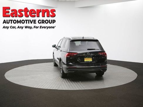 Used 2023 Volkswagen Tiguan SE image 35