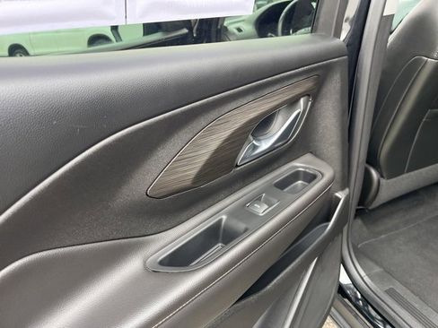 Used 2023 GMC Terrain SLT image 11