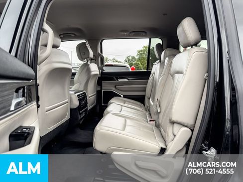 Used 2024 Jeep Wagoneer Series II w/ Flexible Seating Group RWD image 15