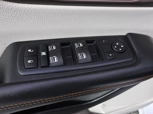Used 2017 Chrysler Pacifica Touring-L Plus FWD image 24