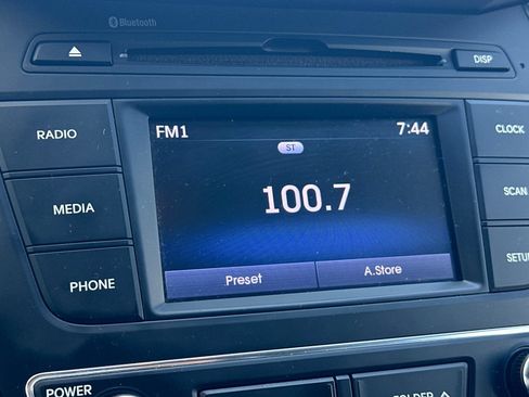 Used 2018 Hyundai Santa Fe Sport FWD image 18
