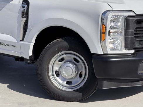 Used 2025 Ford F350 XL w/ XL Chrome Package image 4