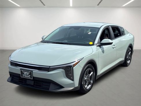 Used 2025 Kia K4 LXS image 1