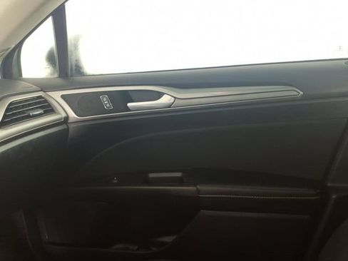 Used 2020 Ford Fusion SE image 23