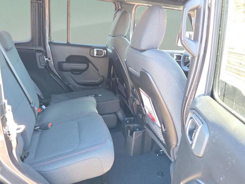 Used 2025 Jeep Wrangler Unlimited Rubicon w/ Technology Group image 14