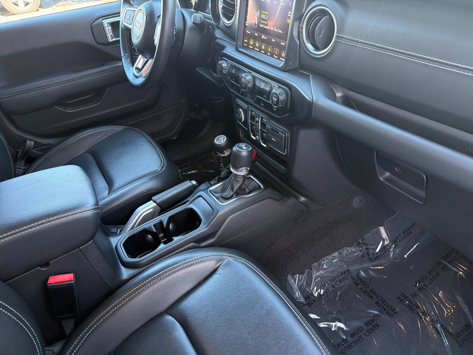 Used 2022 Jeep Wrangler Unlimited Sahara AWD/4WD image 18