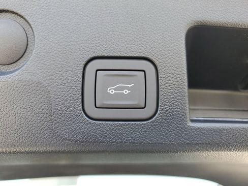 New 2026 Chevrolet Equinox LT w/ Convenience Package II FWD image 10