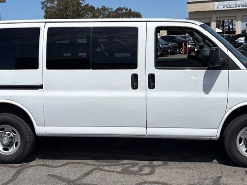 Used 2017 Chevrolet Express 3500 LT w/ LT Preferred Equipment Group RWD image 2