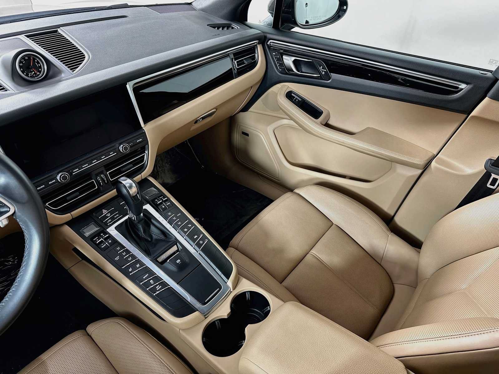 Certified 2021 Porsche Macan AWD/4WD image 25