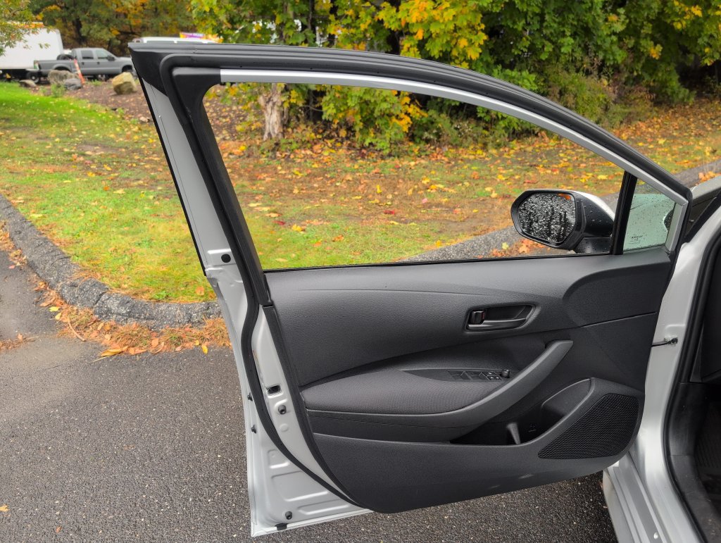 Used 2024 Toyota Corolla LE FWD image 11