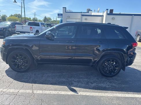 Used 2019 Jeep Grand Cherokee Altitude AWD/4WD image 6