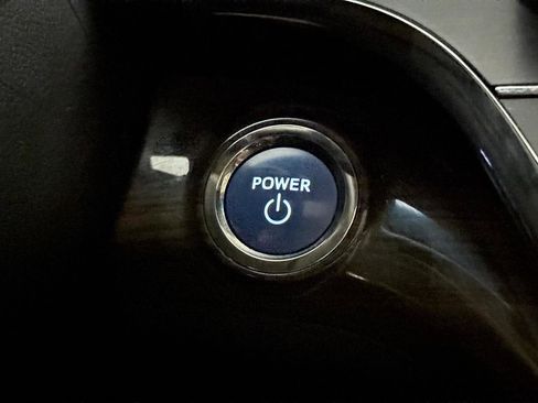 Used 2013 Toyota Avalon Limited w/ Technology Pkg FWD image 39