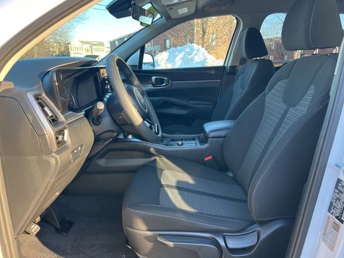 Used 2023 Kia Sorento LX image 12