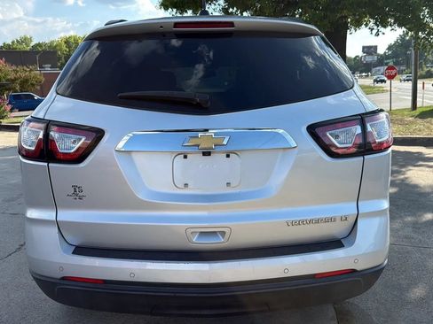 Used 2016 Chevrolet Traverse LT FWD image 4