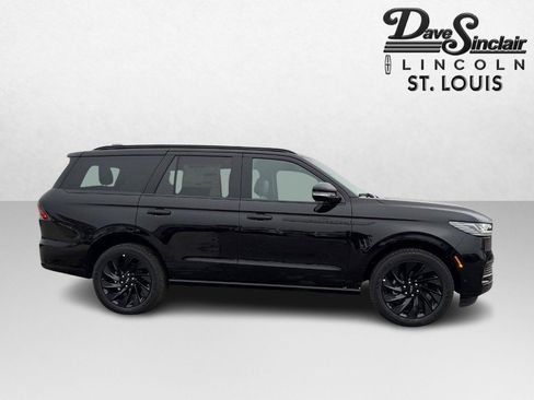 New 2025 Lincoln Navigator Reserve w/ Jet Appearance Package image 4