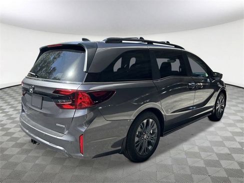 New 2026 Honda Odyssey Touring image 5