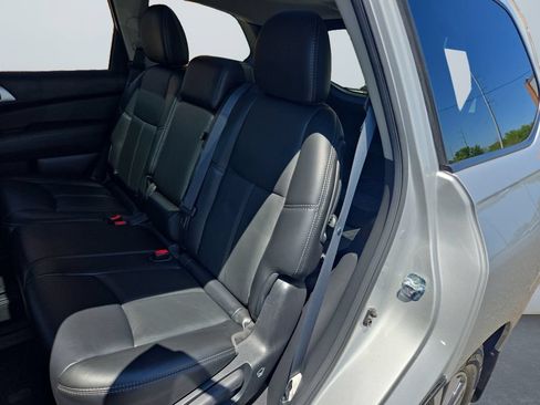 Used 2017 Nissan Pathfinder SL w/ SL Premium Package AWD/4WD image 13
