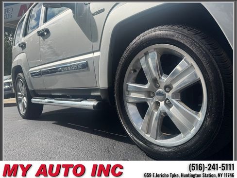Used 2011 Jeep Liberty Sport AWD/4WD image 9