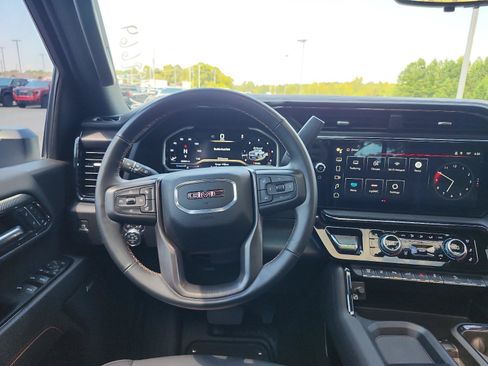 Used 2024 GMC Sierra 2500 AT4 w/ AT4 Premium Plus Package AWD/4WD image 17
