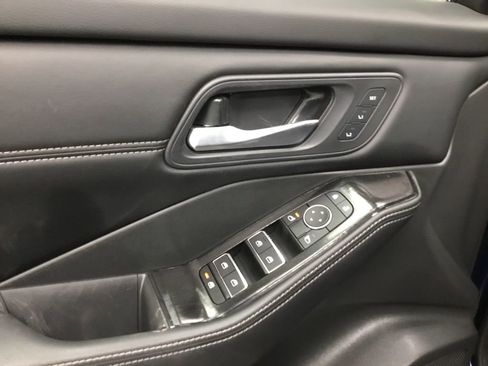 Used 2024 Nissan Rogue SL w/ SL Premium Package image 7