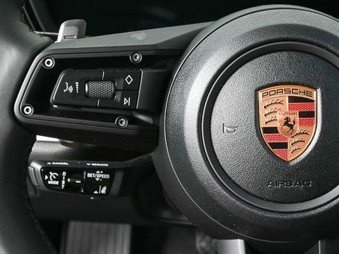 Certified 2025 Porsche Cayenne image 10