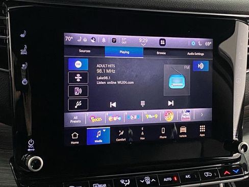 Used 2023 Jeep Wagoneer L Series III w/ Preferred Equipment Group image 19