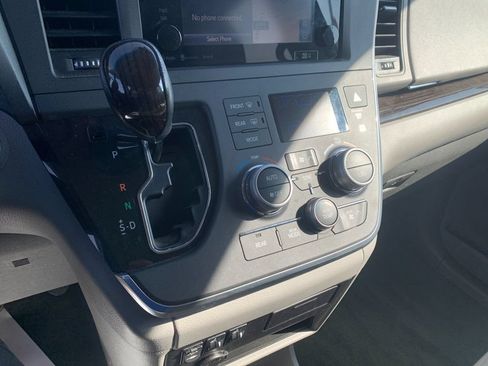 Used 2017 Toyota Sienna XLE w/ XLE Navigation Package AWD/4WD image 23