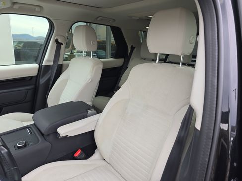 Used 2021 Land Rover Discovery S image 20