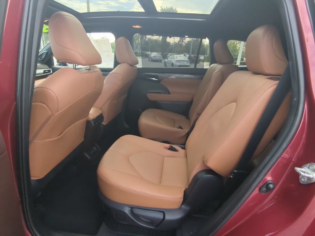 Certified 2020 Toyota Highlander Platinum AWD/4WD image 16