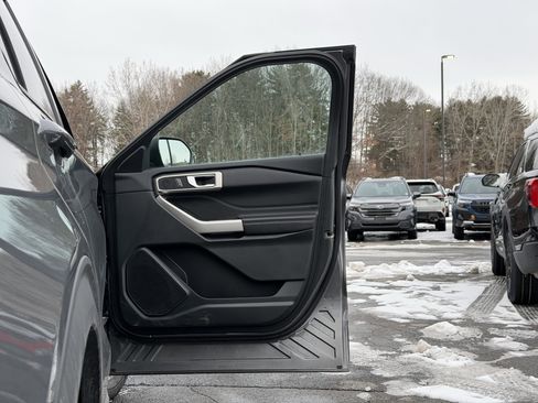 Used 2023 Ford Explorer XLT image 34