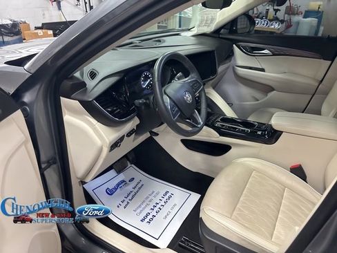 Used 2021 Buick Envision Avenir w/ Technology Package II image 5
