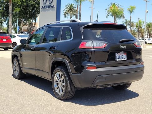 Used 2019 Jeep Cherokee Latitude Plus w/ Comfort/Convenience Group FWD image 8